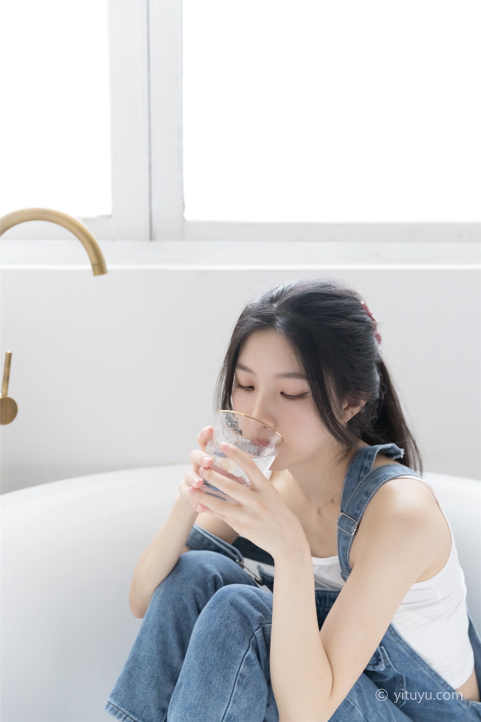 YITUYU 艺图语 2021.04.21 蓝色牛仔裤 小铟